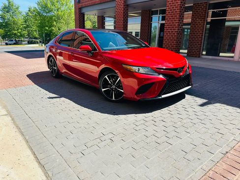 Used 2019 Toyota Camry XSE image 1