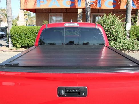 Used 2022 Toyota Tacoma TRD Sport image 8