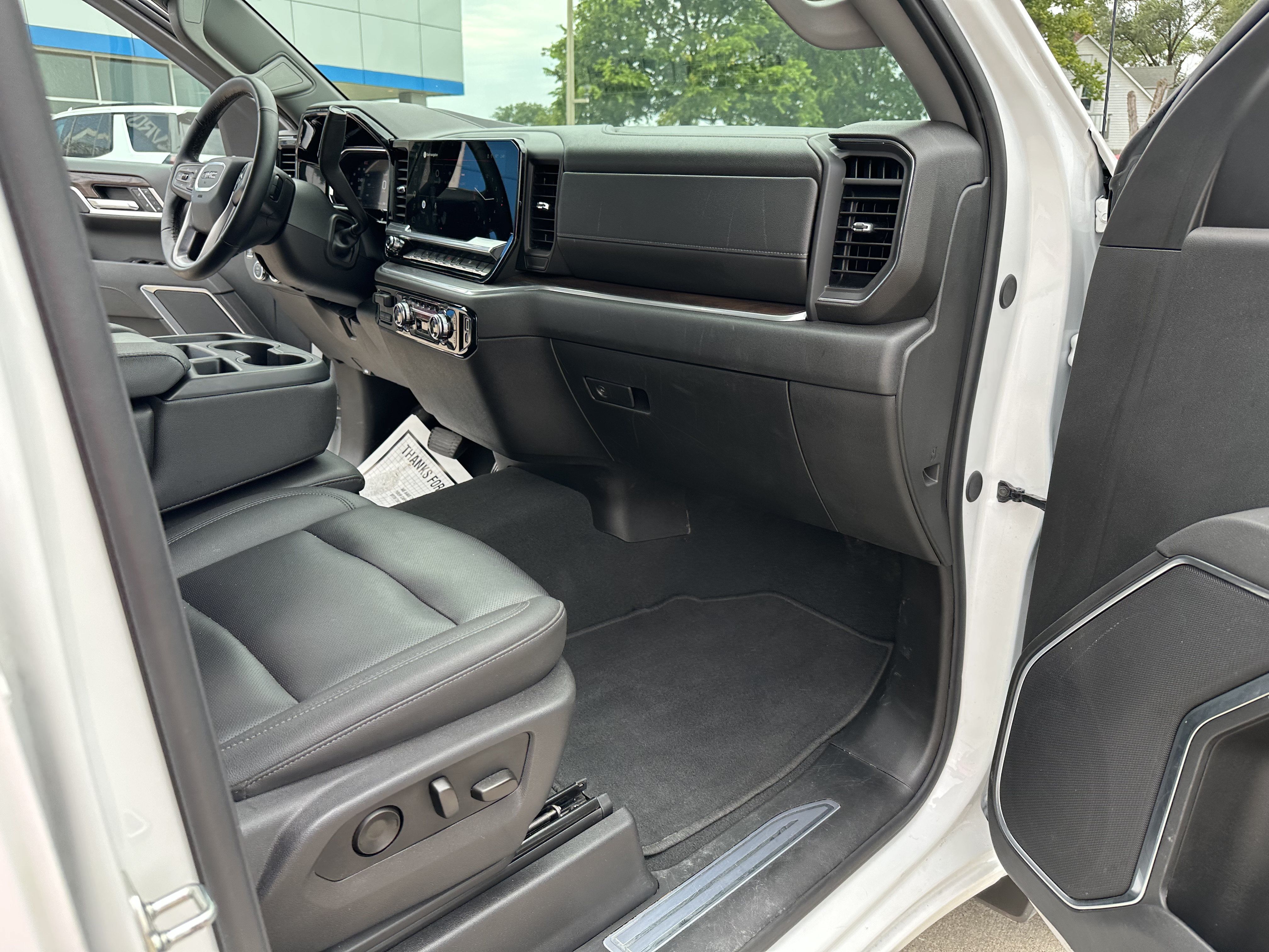 Certified 2026 GMC Sierra 1500 SLT AWD/4WD image 33
