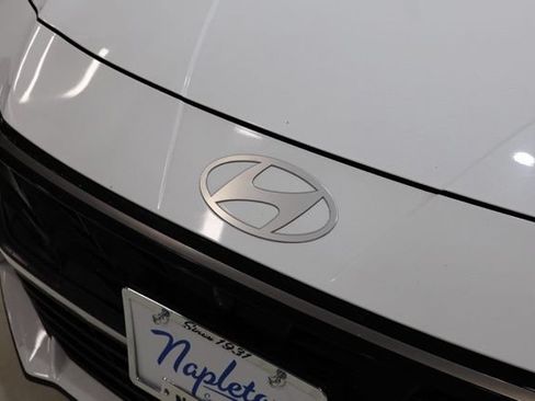 Used 2024 Hyundai Elantra Limited FWD image 10