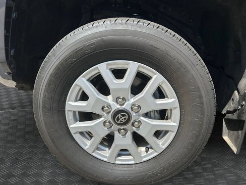 Used 2024 Toyota Tacoma SR5 w/ SR5 Upgrade Package AWD/4WD image 14