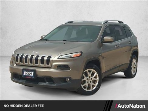 Used 2017 Jeep Cherokee Latitude FWD image 1