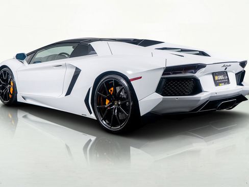 Used 2015 Lamborghini Aventador LP 700-4 image 16