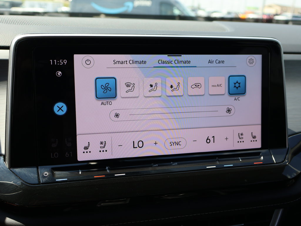 Used 2025 Volkswagen Atlas Cross Sport SE FWD image 35