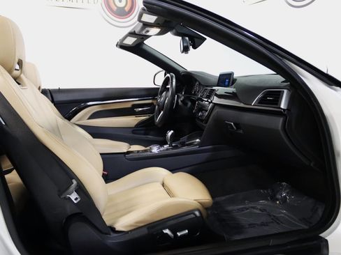 Used 2018 BMW M4 Convertible image 62