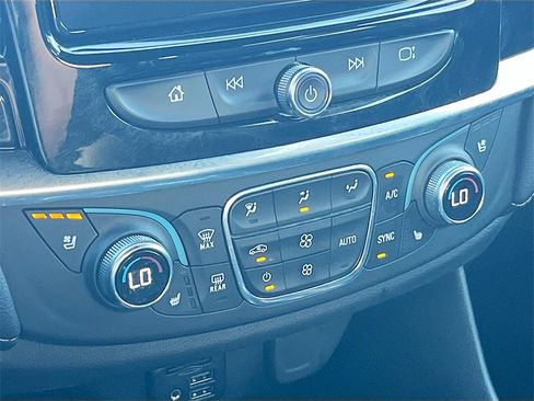 Used 2023 Chevrolet Traverse Premier image 21