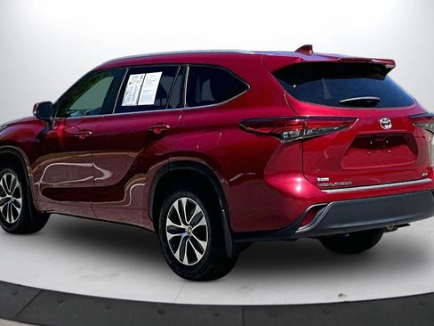 Used 2023 Toyota Highlander XLE FWD image 7