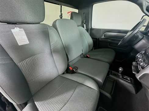 Used 2024 RAM 2500 Tradesman w/ Chrome Appearance Group image 13