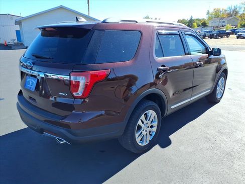 Used 2018 Ford Explorer XLT image 6