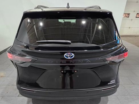 Used 2023 Toyota Sienna XLE image 4