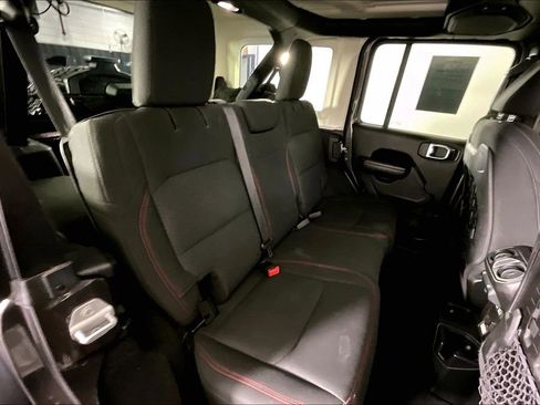 Used 2018 Jeep Wrangler Unlimited Rubicon AWD/4WD image 36