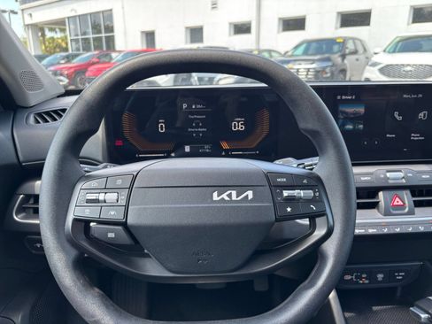 Used 2025 Kia K4 FWD image 27