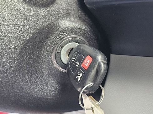 Used 2017 Toyota Camry XLE image 33