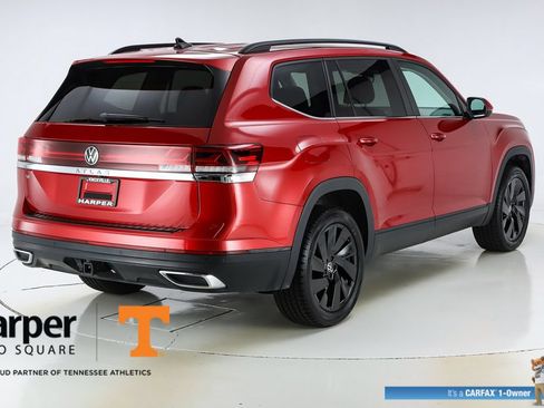 Used 2024 Volkswagen Atlas SE w/ Panoramic Sunroof Package FWD image 9