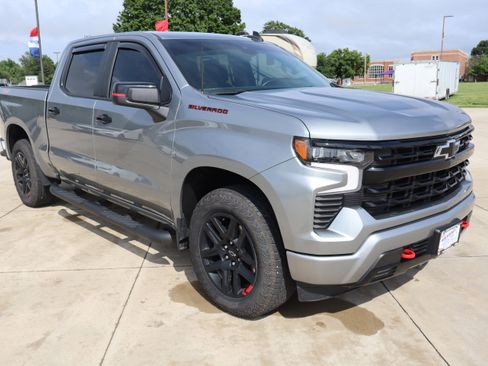 Used 2023 Chevrolet Silverado 1500 RST w/ Redline Edition AWD/4WD image 3