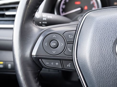 Used 2018 Toyota Camry SE image 6