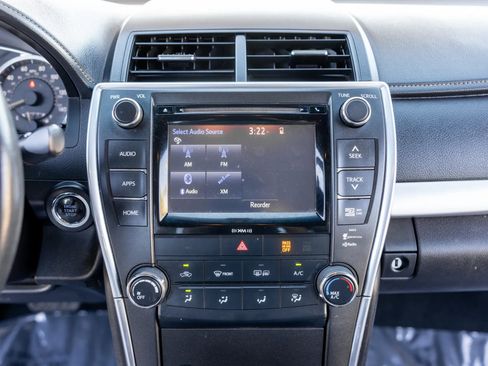 Used 2016 Toyota Camry SE image 19