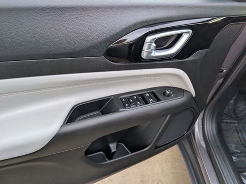 Used 2024 Jeep Compass Limited image 8