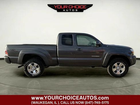 Used 2011 Toyota Tacoma 4x4 Access Cab V6 w/ TRD Sport Pkg image 4
