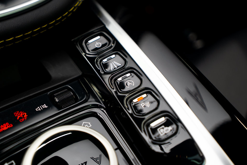 Used 2022 Aston Martin DBX AWD/4WD image 44