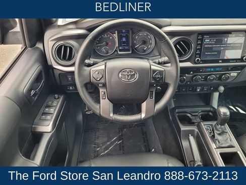 Used 2021 Toyota Tacoma TRD Off-Road w/ TRD Premium Off Road Package AWD/4WD image 15