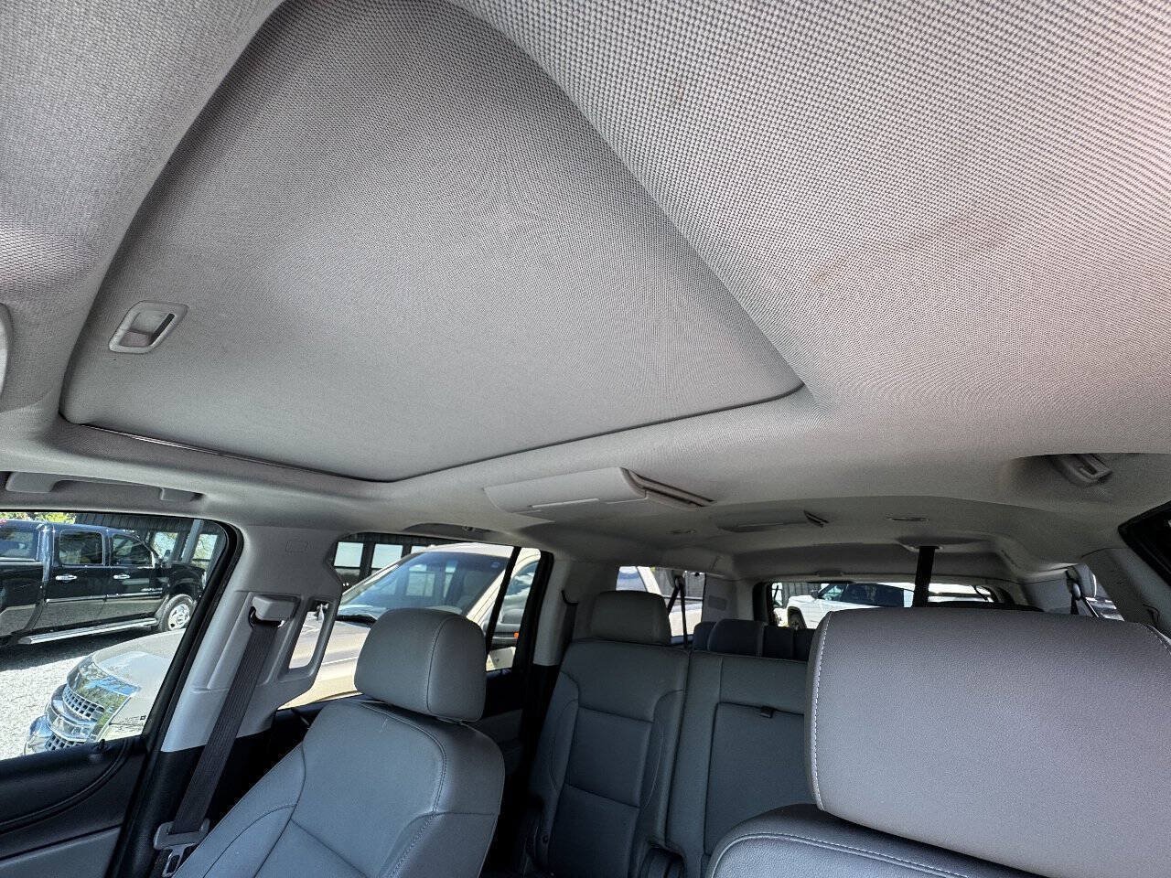 Used 2017 Chevrolet Suburban LT w/ Luxury Package RWD image 19