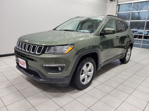 Used 2019 Jeep Compass Latitude image 3