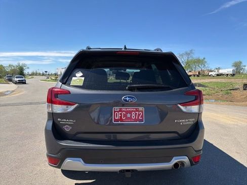 Used 2021 Subaru Forester Touring image 5