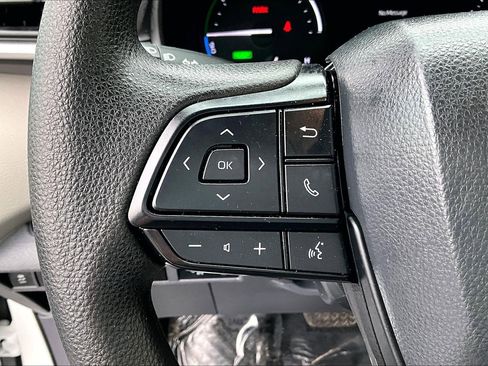 Used 2024 Toyota Sienna LE image 17