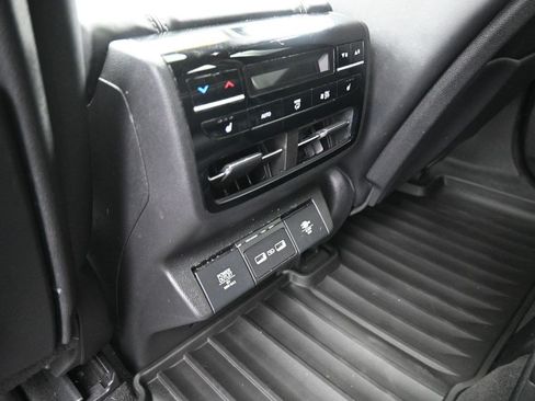 Used 2024 Acura MDX SH-AWD w/ Advance Package image 11