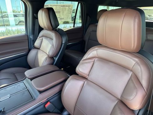 New 2026 Lincoln Navigator L Reserve AWD/4WD image 13