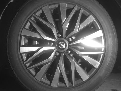 Used 2025 Nissan Altima 2.5 SV FWD image 12