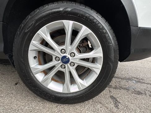 Used 2018 Ford Escape SE w/ Ford Safe & Smart Package FWD image 14