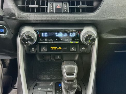 Certified 2021 Toyota RAV4 XLE Premium AWD/4WD image 15
