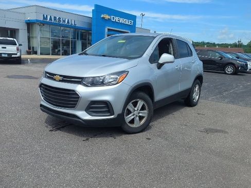 Used 2022 Chevrolet Trax LS w/ Tint and Cruise Package AWD/4WD image 3