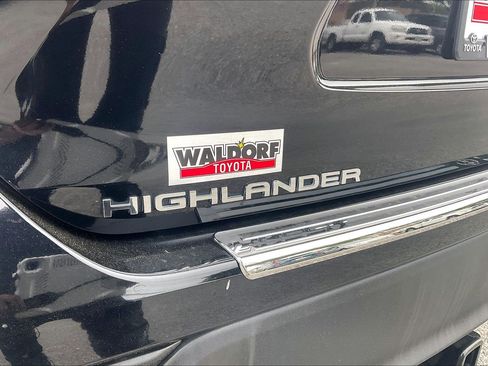 Used 2023 Toyota Highlander L FWD image 10