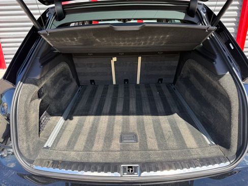 Used 2021 Bentley Bentayga image 42