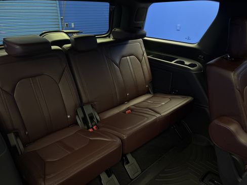 Used 2024 Ford Expedition Limited RWD image 26