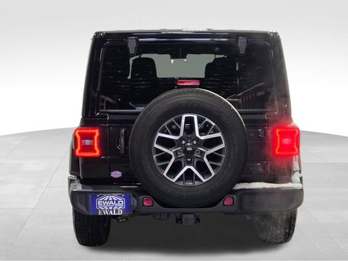 Used 2024 Jeep Wrangler Sahara image 21