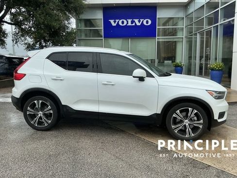 Used 2019 Volvo XC40 T4 Inscription FWD image 3