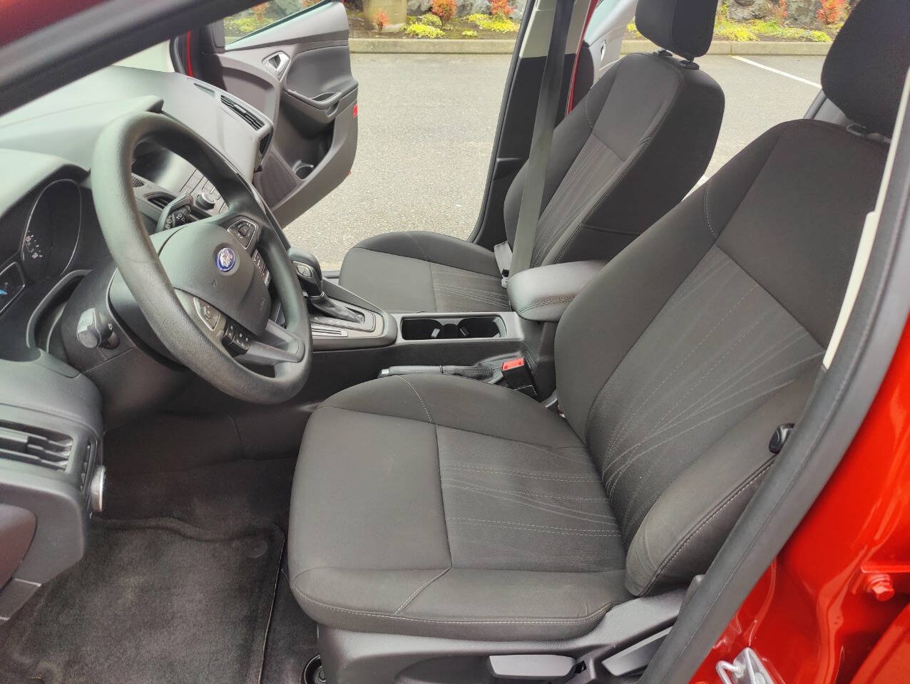 Used 2018 Ford Focus SE FWD image 14