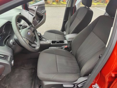 Used 2018 Ford Focus SE FWD image 14