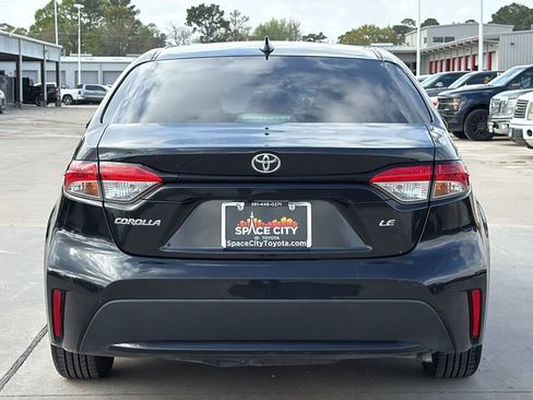 Used 2021 Toyota Corolla LE image 4