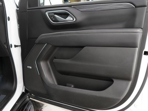 Used 2024 GMC Yukon XL SLT w/ SLT Luxury Package AWD/4WD image 9