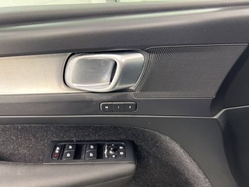 Used 2020 Volvo XC40 T5 Momentum w/ Protection Package Premier image 17