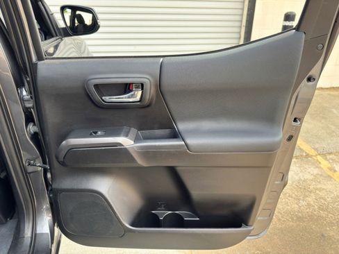 Used 2021 Toyota Tacoma TRD Sport w/ Technology Package RWD image 39