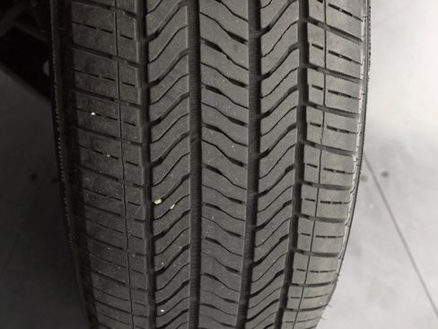 Used 2023 Chevrolet Equinox LT w/ Driver Convenience Package image 38