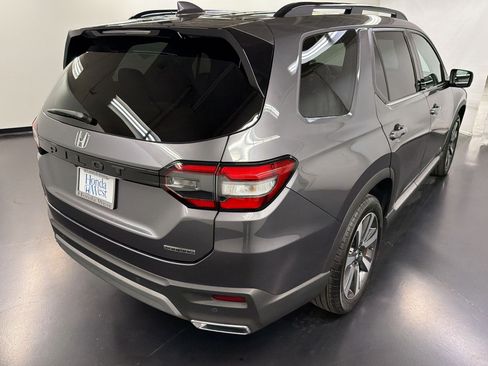 Certified 2024 Honda Pilot Touring image 9