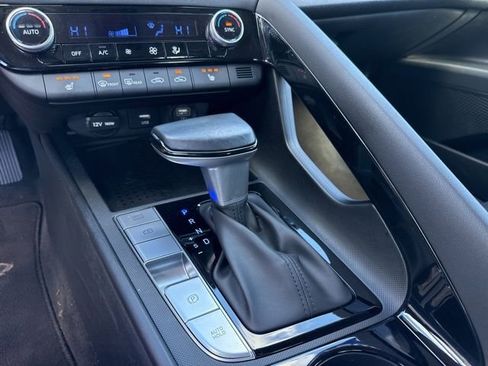 Used 2023 Hyundai Elantra SEL w/ Convenience Package image 11