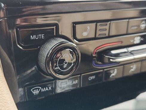 Used 2024 Jeep Grand Cherokee Limited image 24